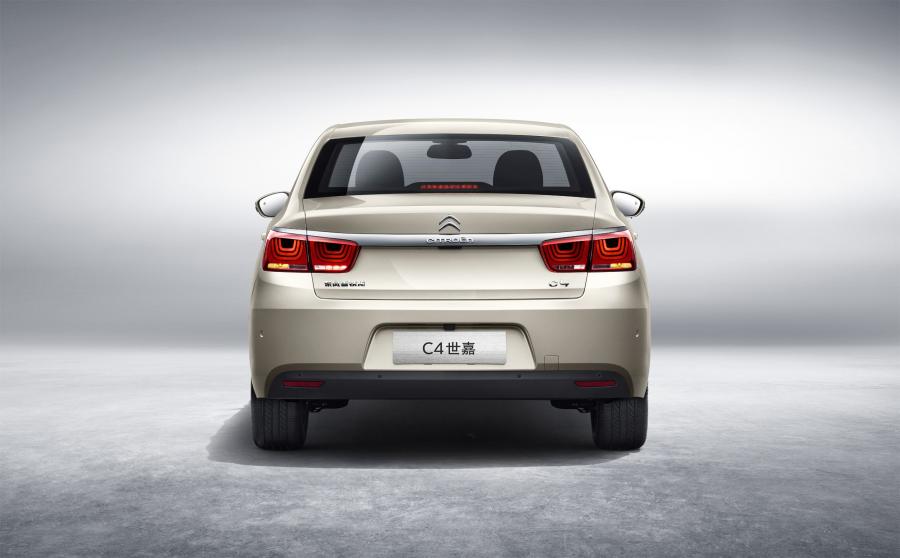  Citroen C4 Sedan 2015 года  (фото 15 из 20)